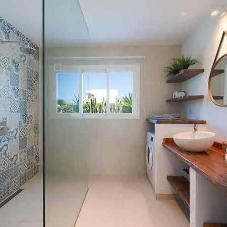 Luxurious A2 In A Quiet Complex With Pool 100m From The Sea Apartman Charco del Palo