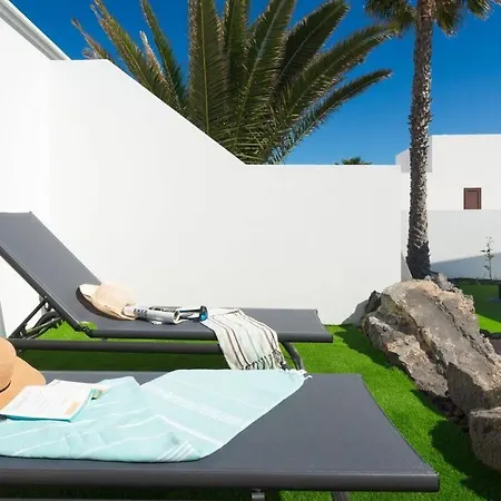 Luxurious A2 In A Quiet Complex With Pool 100m From The Sea Apartamento Charco del Palo