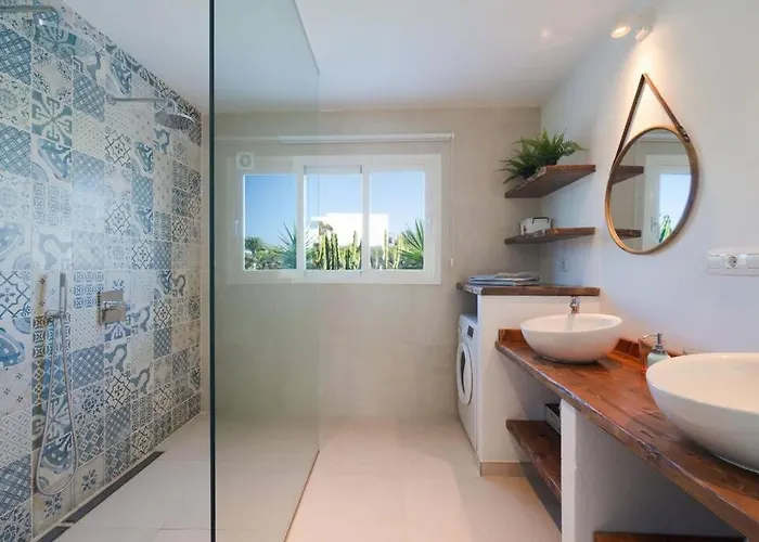 Luxurious A2 In A Quiet Complex With Pool 100m From The Sea Apartamento Charco del Palo