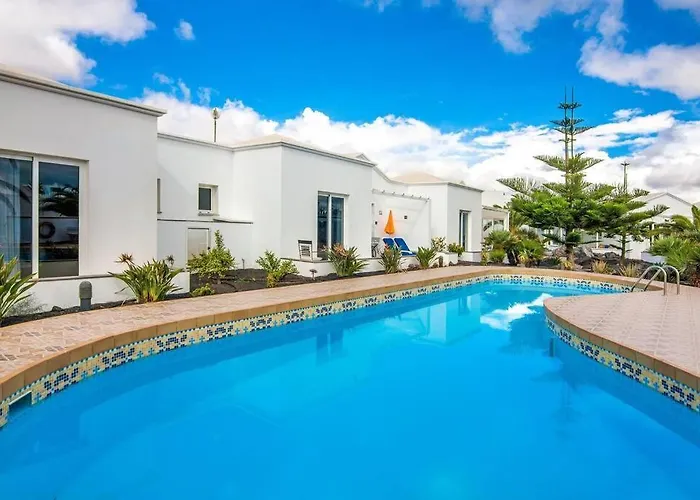 Luxurious A2 In A Quiet Complex With Pool 100m From The Sea Apartamento Charco del Palo