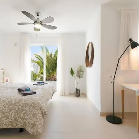 Daire Luxurious A2 In A Quiet Complex With Pool 100m From The Sea Charco del Palo